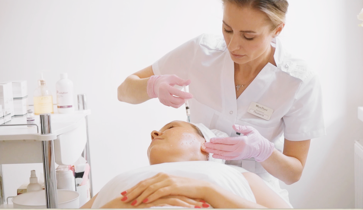 PRX-T33 No Needle Skin Booster behandeling